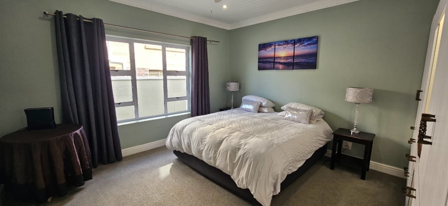 5 Bedroom Property for Sale in Kleinbaai Western Cape
